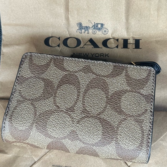Coach Medium Corner Zip Wallet - Picture 3 of 5